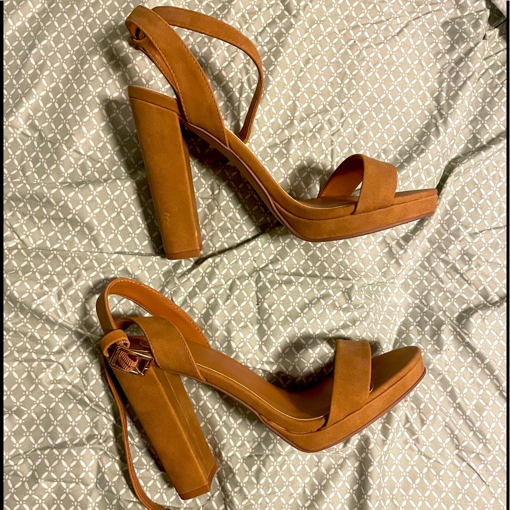Tan platform sandle